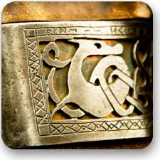 travel statuette stonework